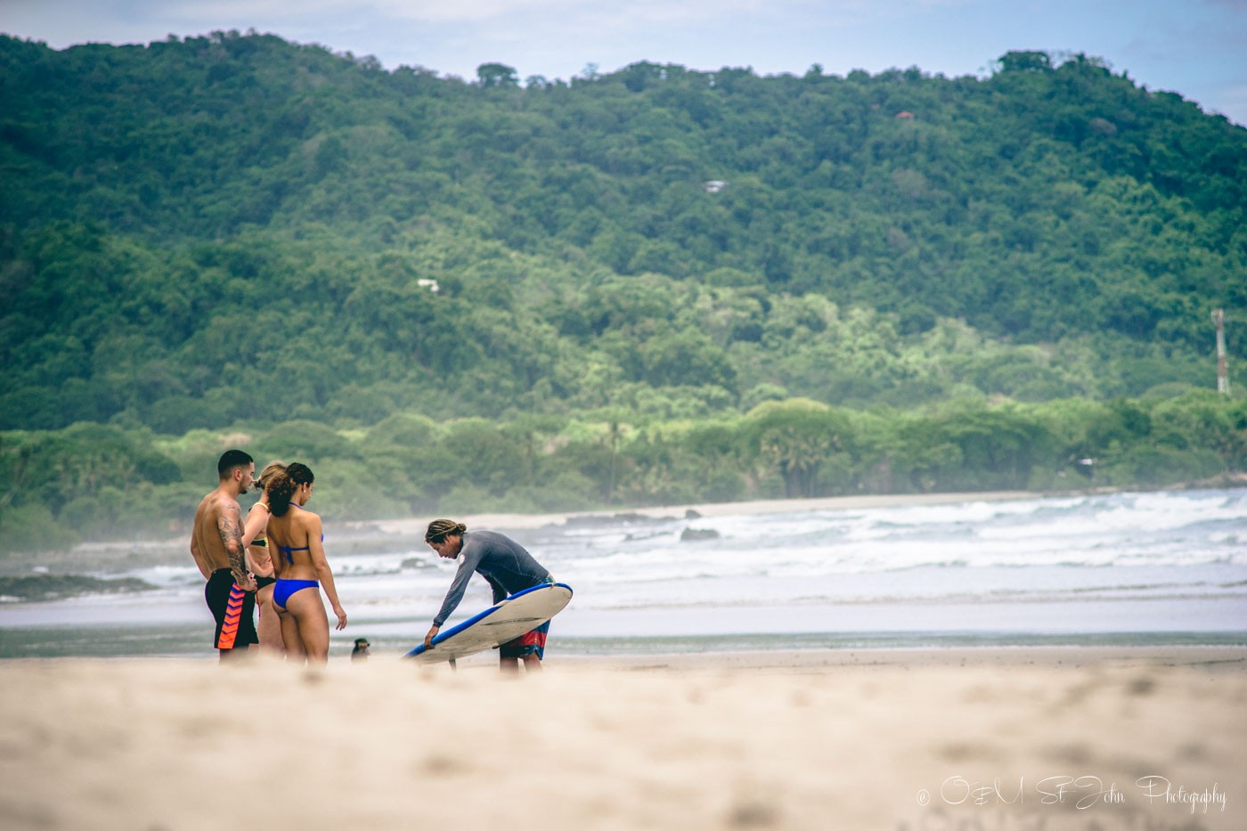 哥斯达黎加圣特蕾莎必做之事:在圣特蕾莎海滩上上冲浪课。哥斯达黎加