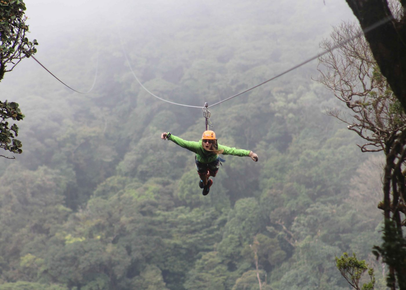 超人滑索在100% Aventura林冠之旅在蒙特维德，哥斯达黎加