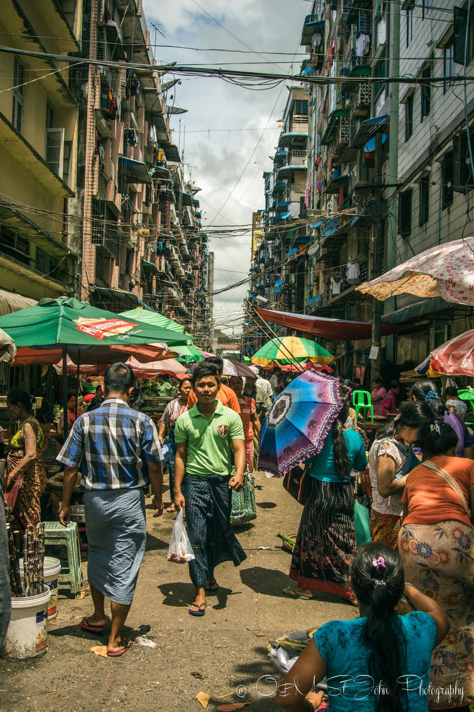 仰光3日游:缅甸仰光的街头市场