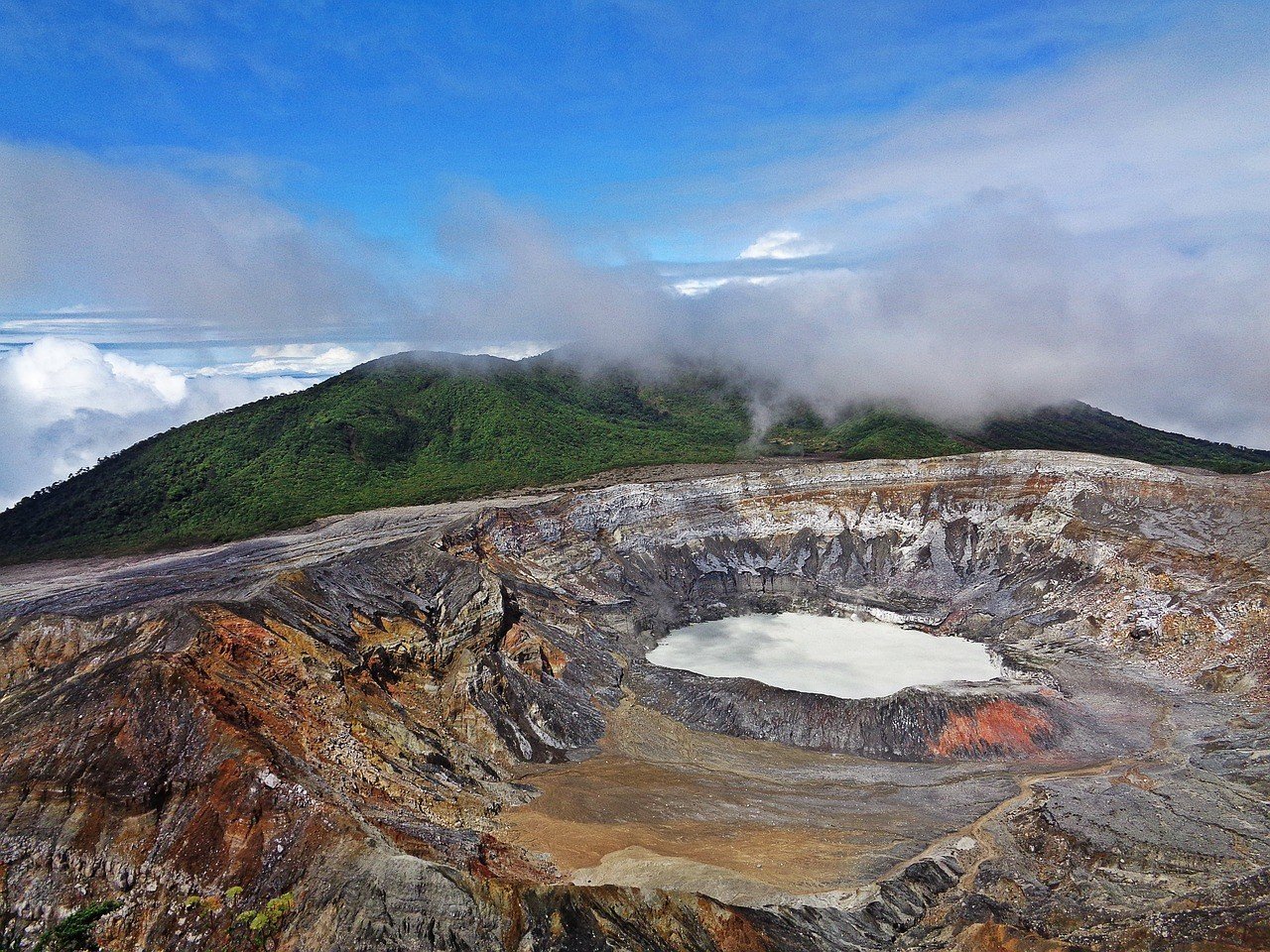 哥斯达黎加的波阿斯火山